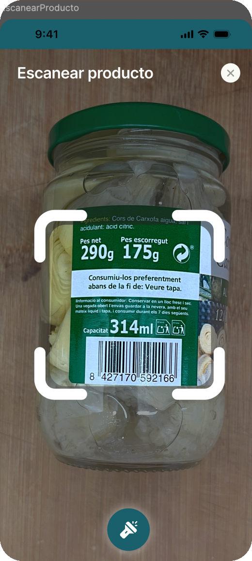 Escáner de KeKomo leyendo el código de barras de un producto real